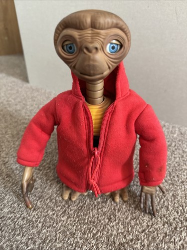 The extra terrestrial - extra,